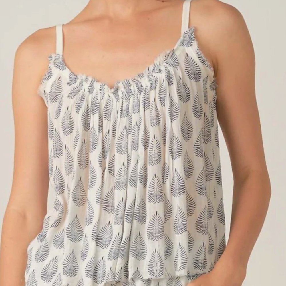 Elan - Leaf Print Scoop Neck Top in Off White/Navy